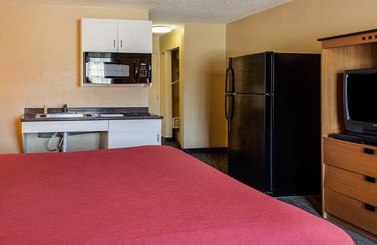 Suburban Studios Chester I-95 Екстериор снимка