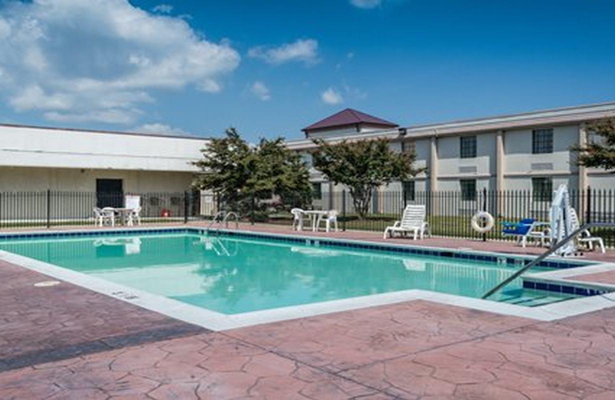 Suburban Studios Chester I-95 Екстериор снимка