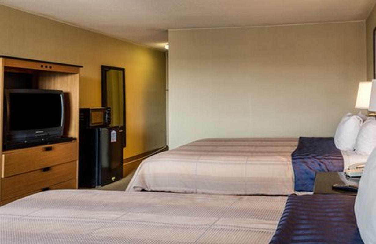 Suburban Studios Chester I-95 Екстериор снимка
