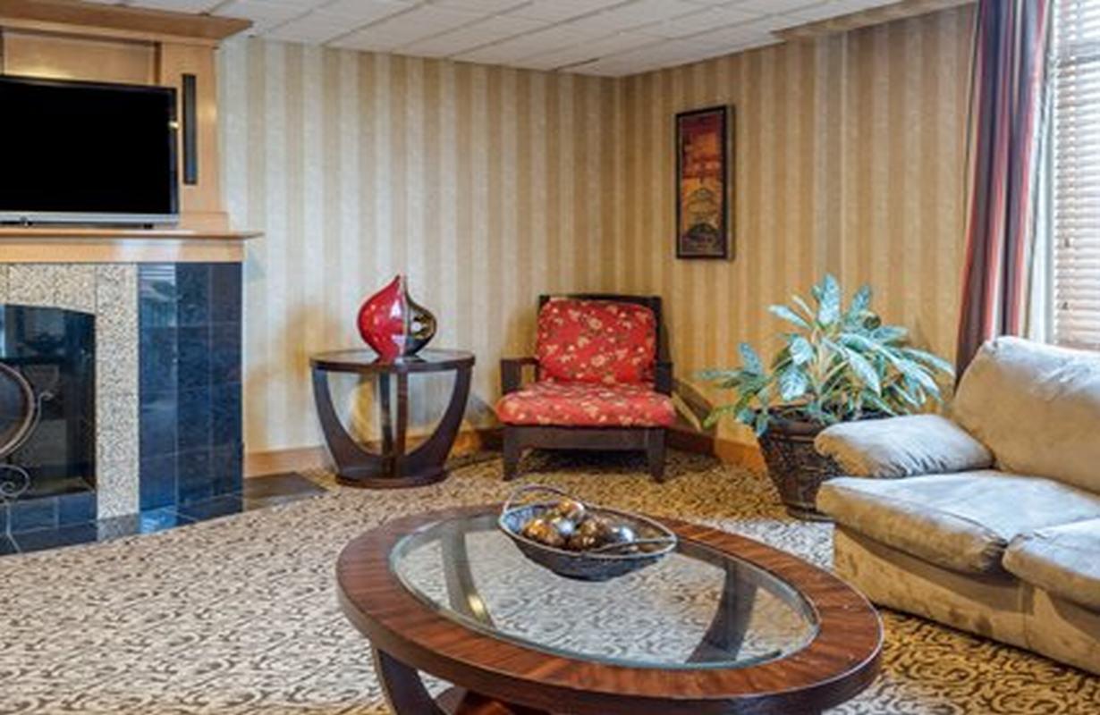 Suburban Studios Chester I-95 Екстериор снимка