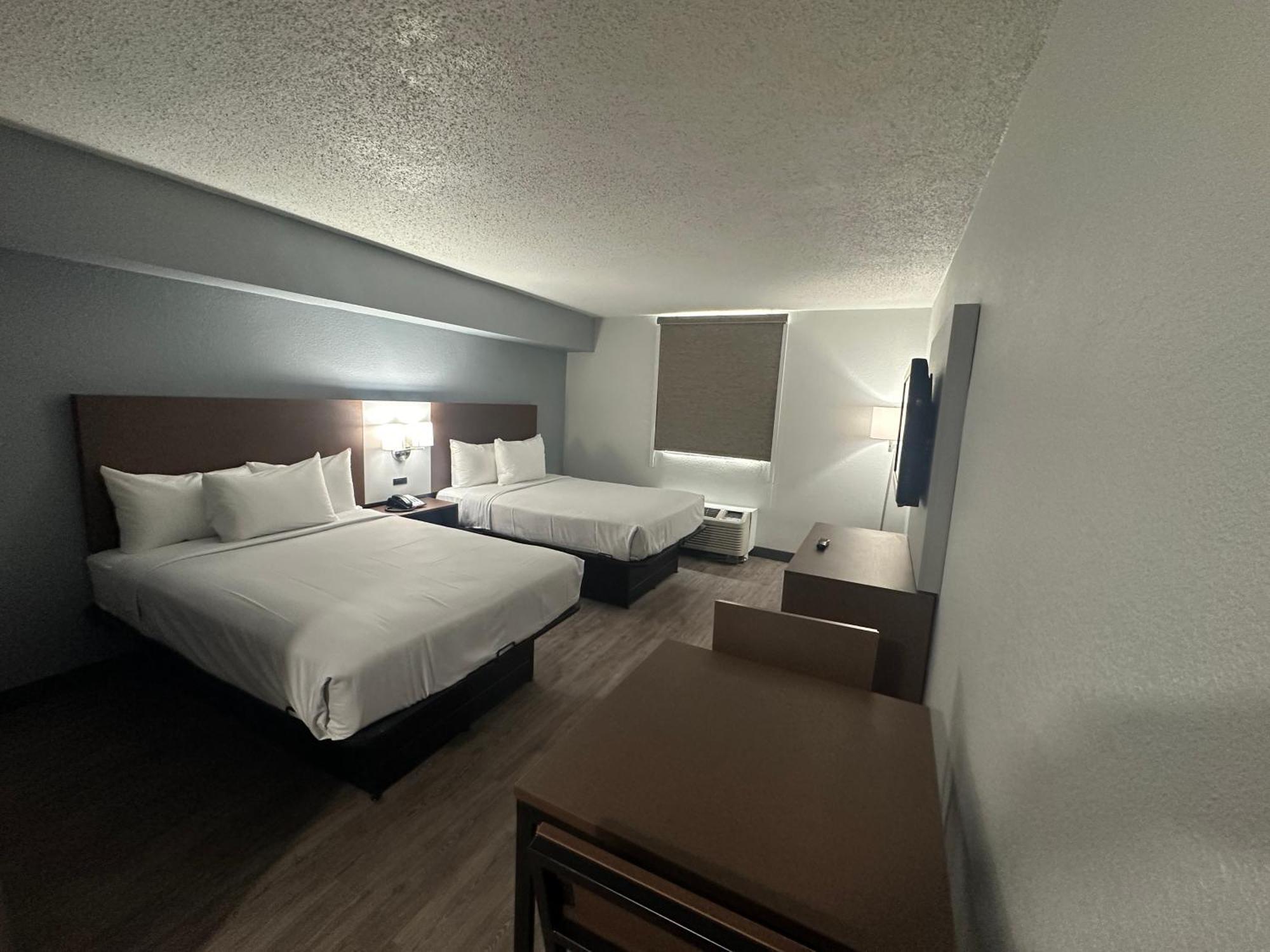 Suburban Studios Chester I-95 Екстериор снимка