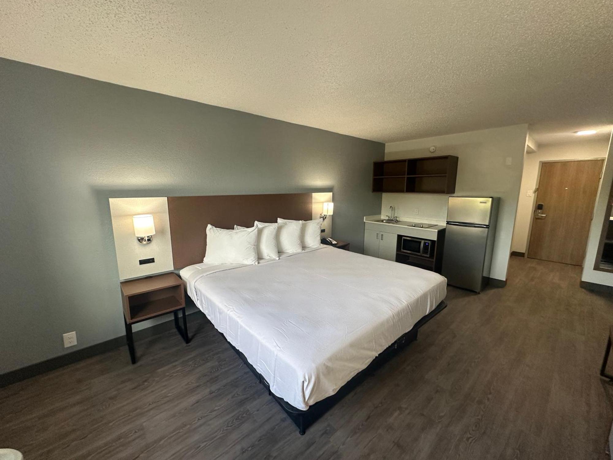 Suburban Studios Chester I-95 Екстериор снимка