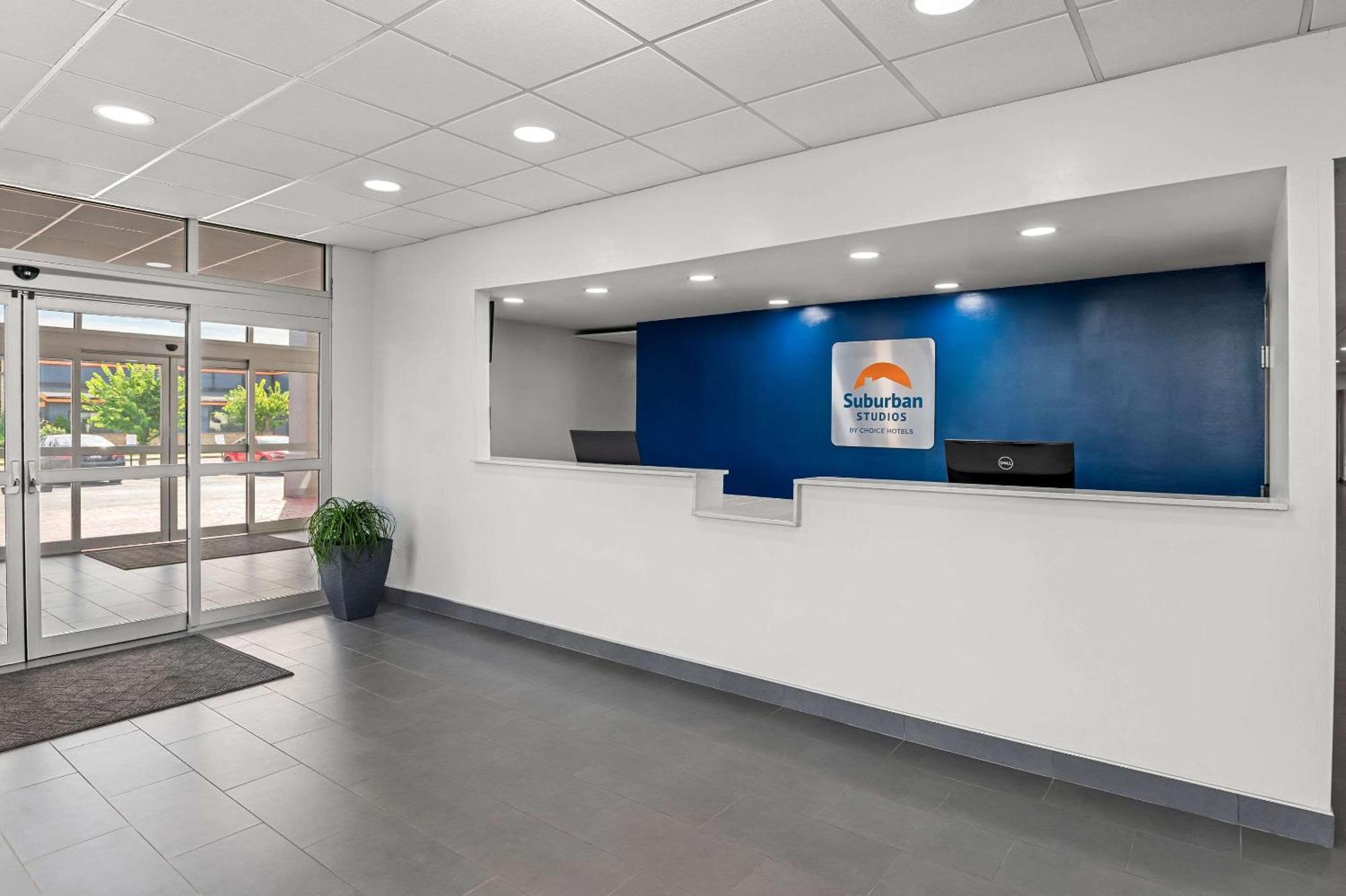 Suburban Studios Chester I-95 Екстериор снимка