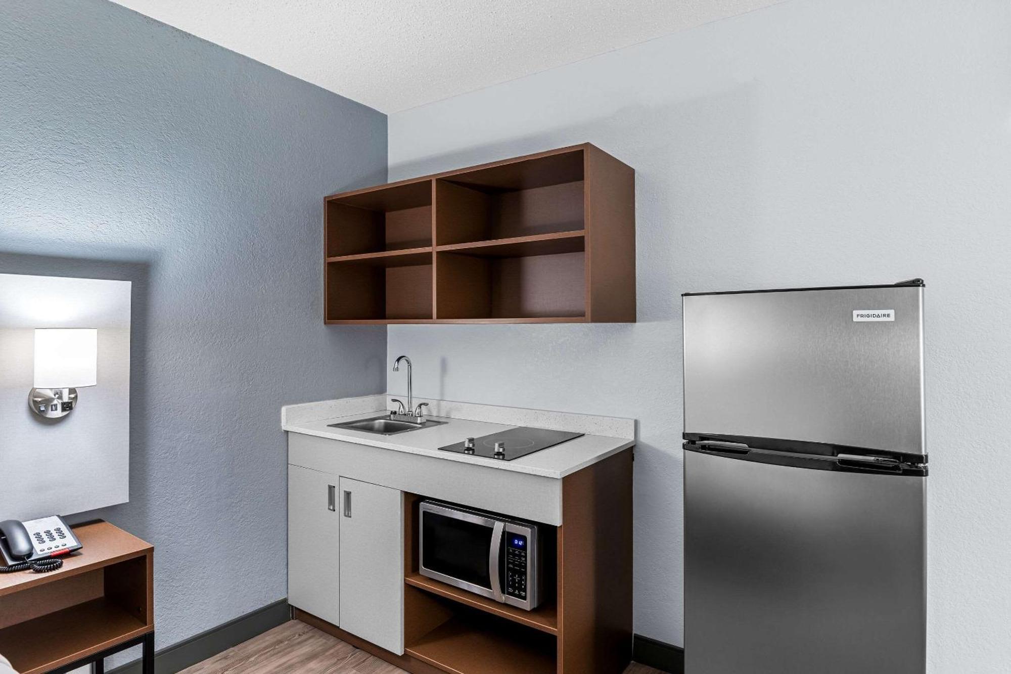 Suburban Studios Chester I-95 Екстериор снимка