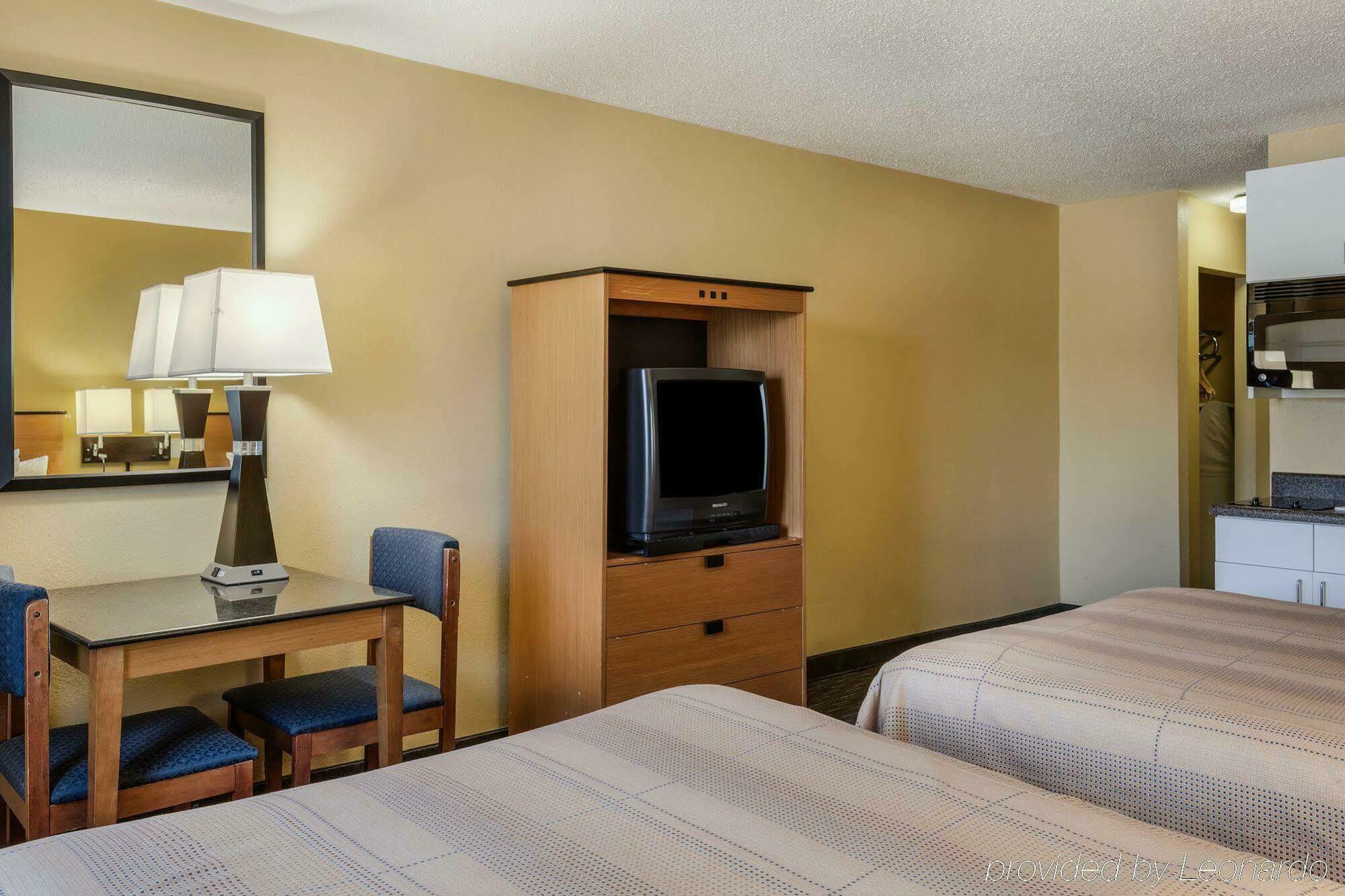 Suburban Studios Chester I-95 Екстериор снимка