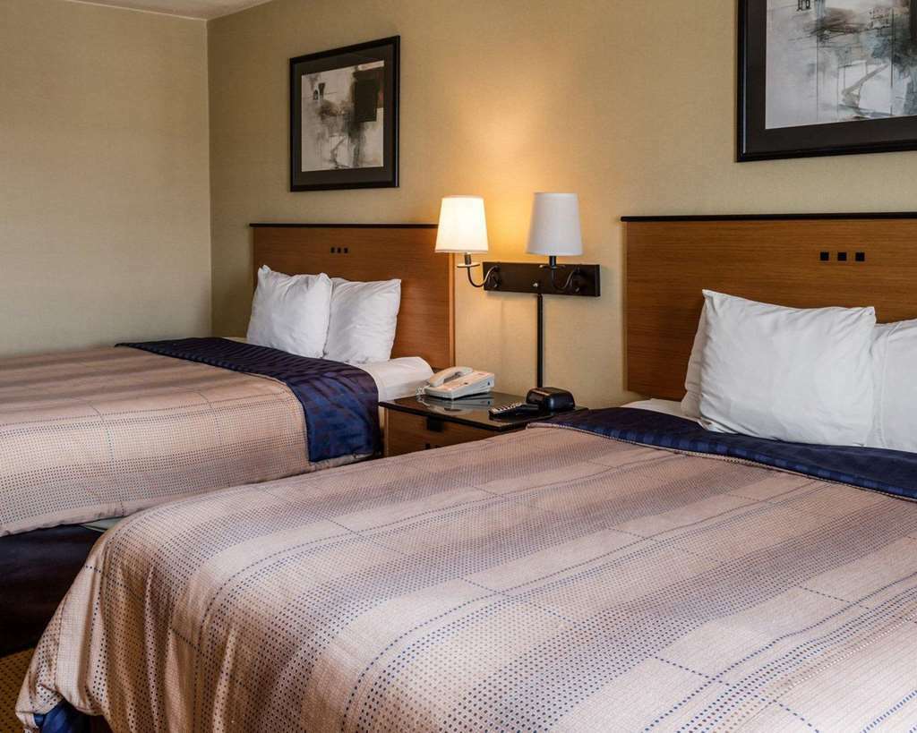 Suburban Studios Chester I-95 Стая снимка